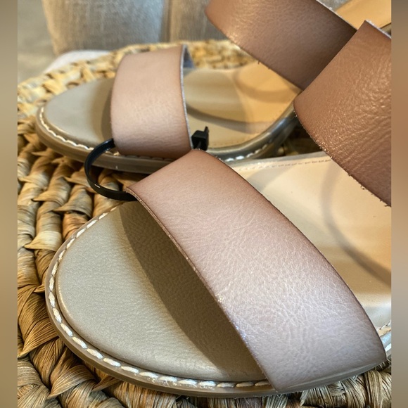 Old Navy NEW Strappy Beautiful Taupe Neutral Beige 4” Block Heels - size 10 - Picture 13 of 14